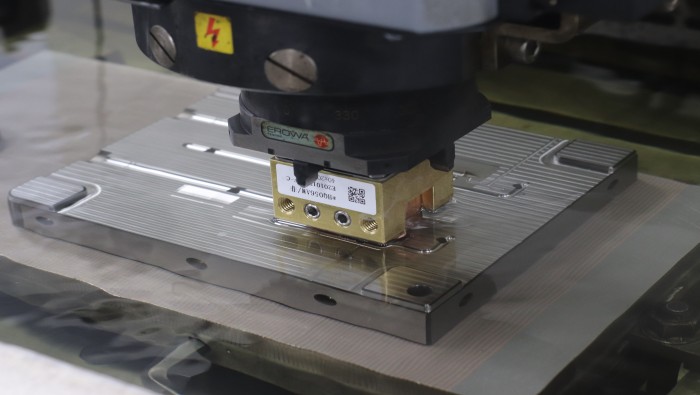 Apa saja faktor dalam bahan pemilihan untuk deretan perforator trocar laparoskopi dan analisis stabilitas produksi massal